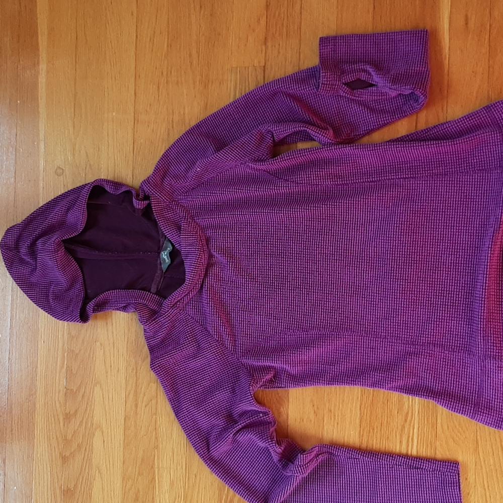 Eddie Bauer medium, yoga, workout,top!